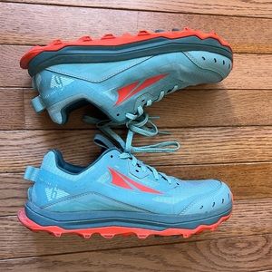 Like New Altra Lone Peak 6 women’s size 8.5